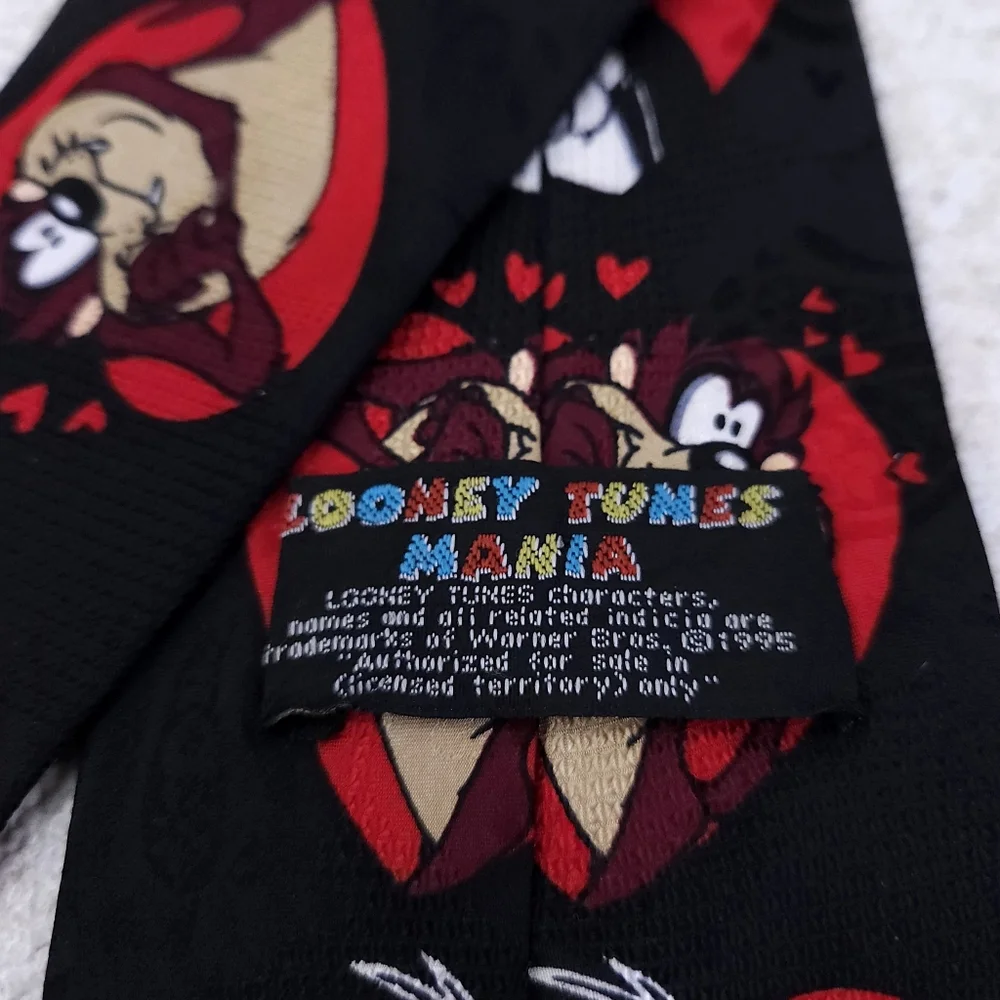 Vintage Looney Tunes Mania Silk Tie Pepe Le Pew Tazmanian Devil Bugs Bunny 90s
